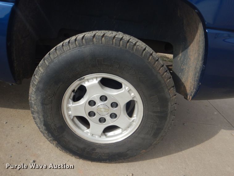 image for item GD9057 2000 Chevrolet Silverado 1500 Z71 Ext. Cab pickup truck