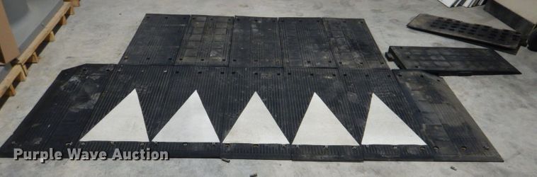 image for item GD9118 Approximately 80 pieces of rubber floor mat/ramp