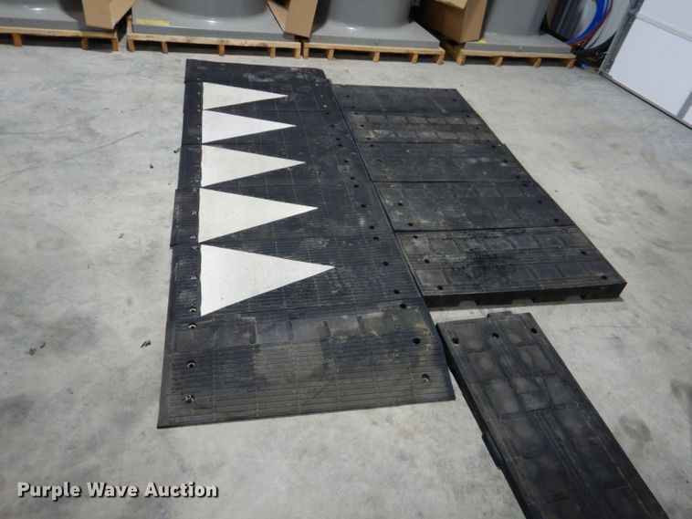 image for item GD9118 Approximately 80 pieces of rubber floor mat/ramp
