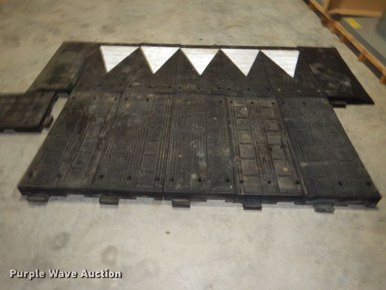image for item GD9118 Approximately 80 pieces of rubber floor mat/ramp