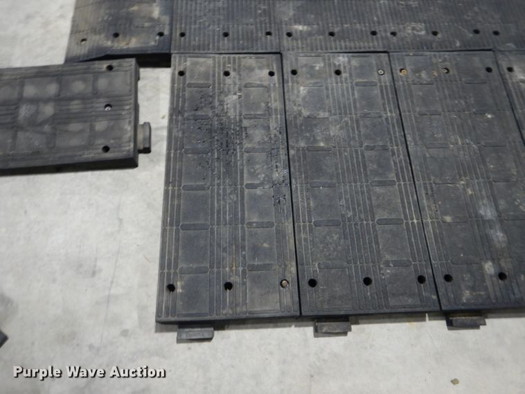image for item GD9118 Approximately 80 pieces of rubber floor mat/ramp