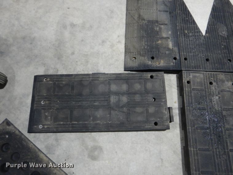 image for item GD9118 Approximately 80 pieces of rubber floor mat/ramp