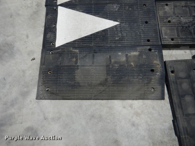 image for item GD9118 Approximately 80 pieces of rubber floor mat/ramp