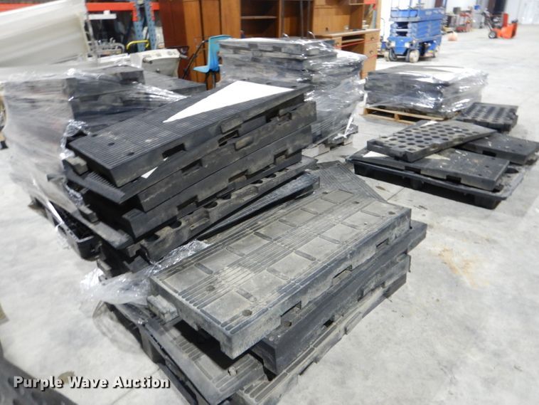 image for item GD9118 Approximately 80 pieces of rubber floor mat/ramp