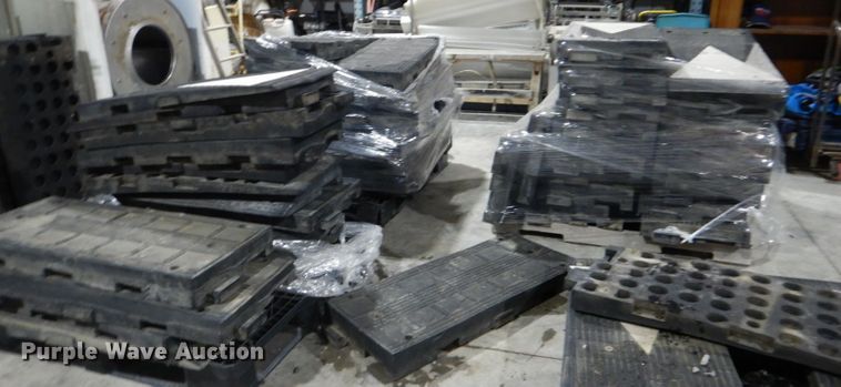 image for item GD9118 Approximately 80 pieces of rubber floor mat/ramp