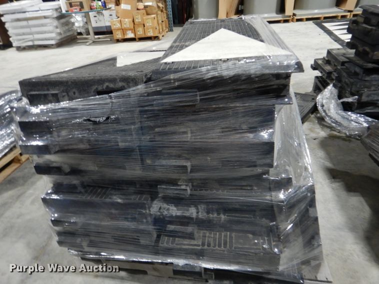 image for item GD9118 Approximately 80 pieces of rubber floor mat/ramp