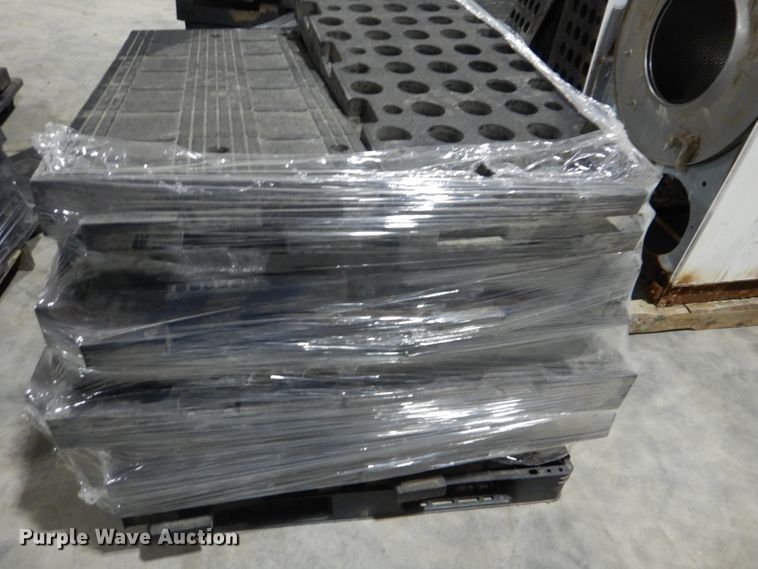 image for item GD9118 Approximately 80 pieces of rubber floor mat/ramp