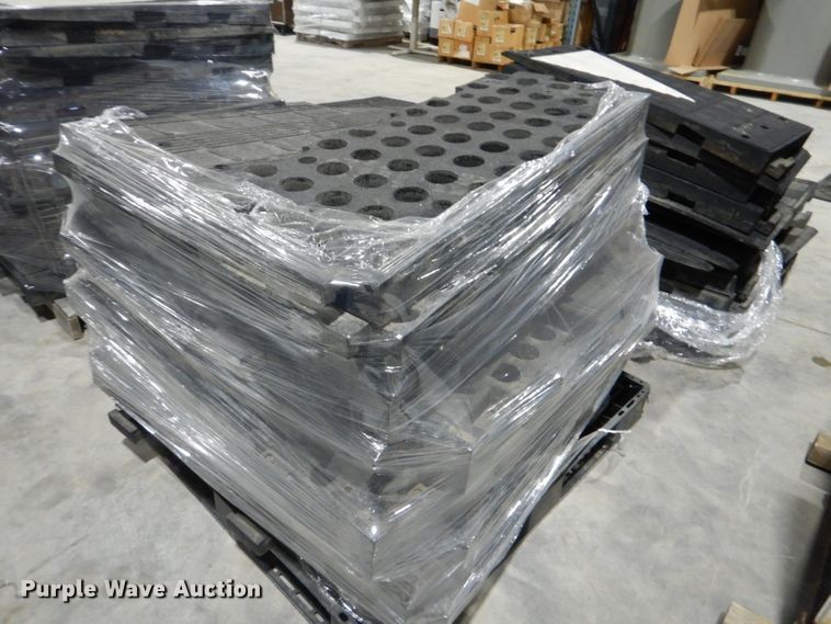 image for item GD9118 Approximately 80 pieces of rubber floor mat/ramp