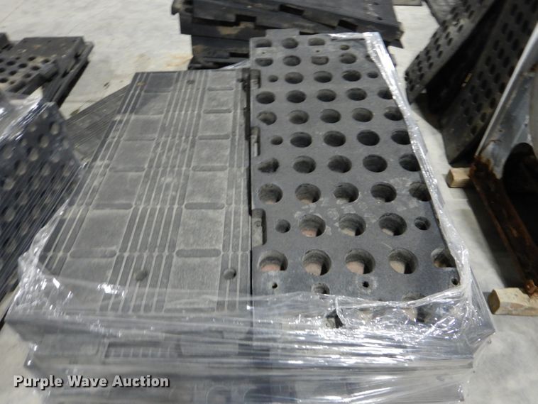 image for item GD9118 Approximately 80 pieces of rubber floor mat/ramp