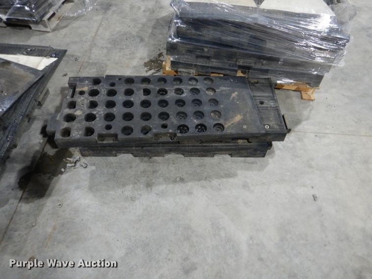 image for item GD9118 Approximately 80 pieces of rubber floor mat/ramp