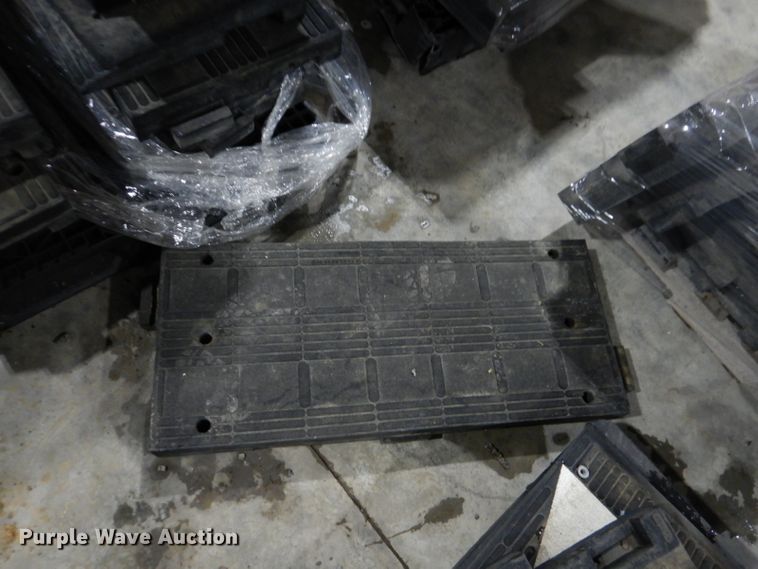 image for item GD9118 Approximately 80 pieces of rubber floor mat/ramp