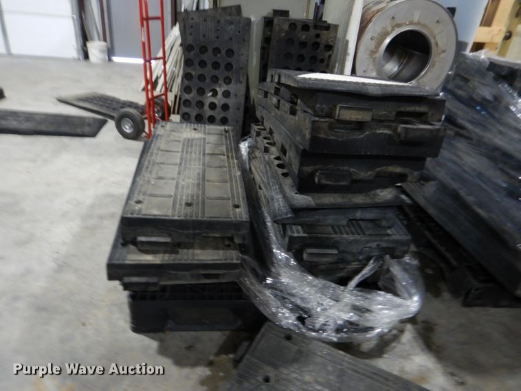 image for item GD9118 Approximately 80 pieces of rubber floor mat/ramp