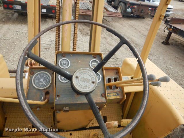 image for item GD9132 Massey Ferguson MF2500 forklift