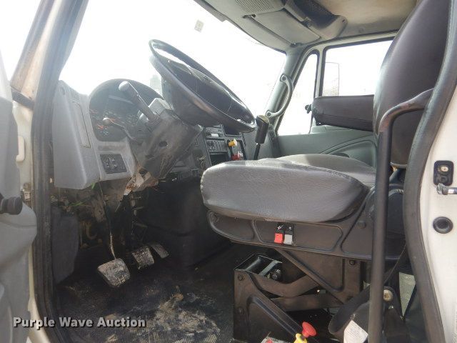 image for item GD9133 2007 International 4300 winch truck