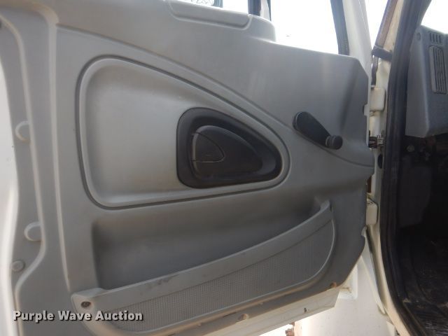 image for item GD9133 2007 International 4300 winch truck