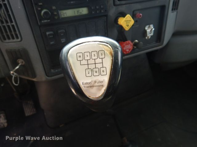 image for item GD9133 2007 International 4300 winch truck