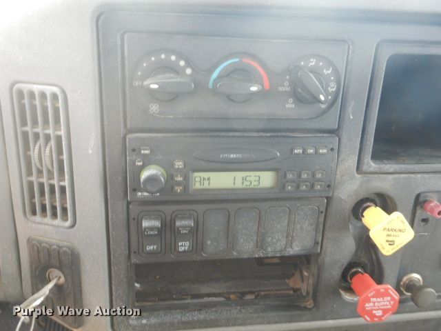 image for item GD9133 2007 International 4300 winch truck