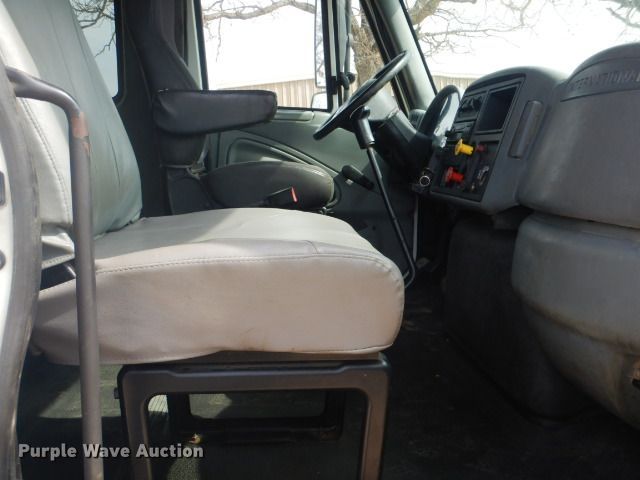 image for item GD9133 2007 International 4300 winch truck