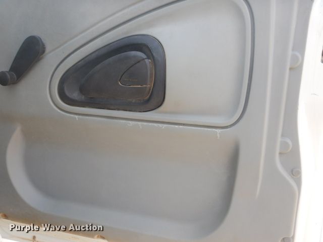 image for item GD9133 2007 International 4300 winch truck