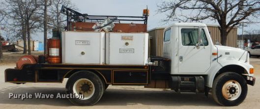 image for item GD9134 1998 International 4900 service truck