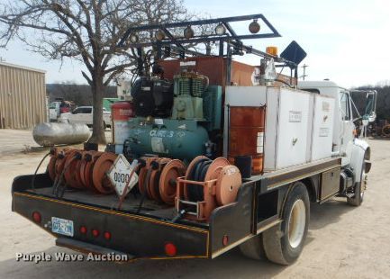 image for item GD9134 1998 International 4900 service truck