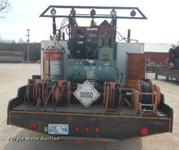 image for item GD9134 1998 International 4900 service truck