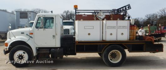 image for item GD9134 1998 International 4900 service truck