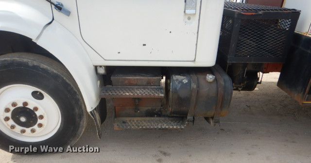 image for item GD9134 1998 International 4900 service truck
