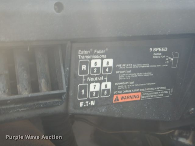 image for item GD9134 1998 International 4900 service truck