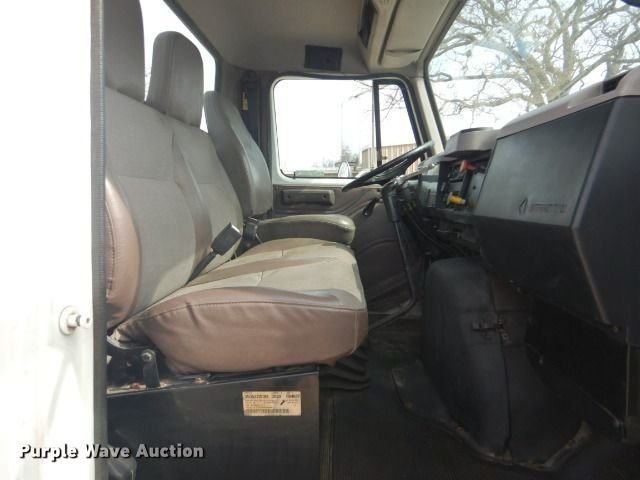 image for item GD9134 1998 International 4900 service truck