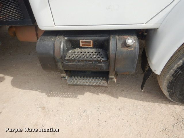 image for item GD9134 1998 International 4900 service truck