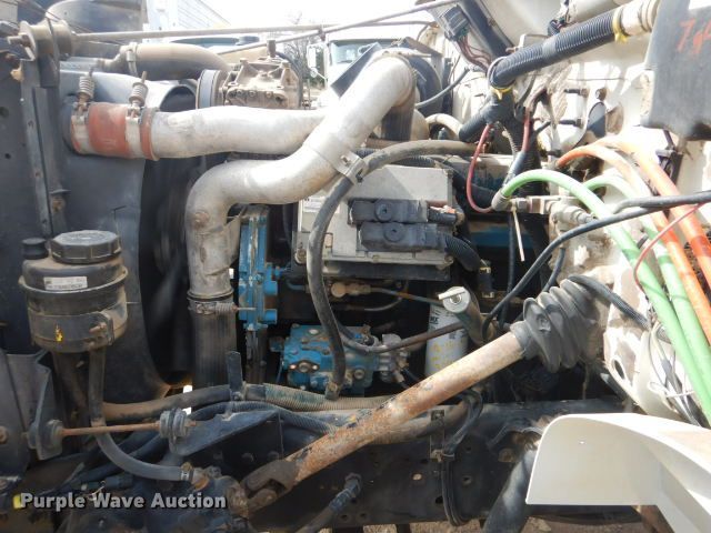 image for item GD9134 1998 International 4900 service truck