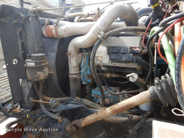 image for item GD9134 1998 International 4900 service truck