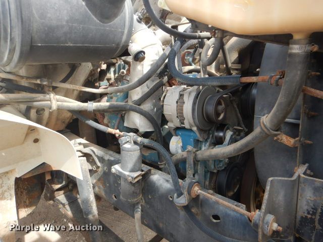 image for item GD9134 1998 International 4900 service truck