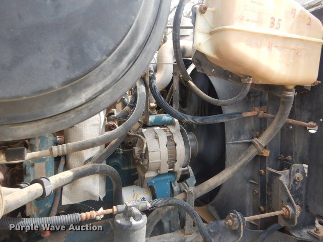 image for item GD9134 1998 International 4900 service truck