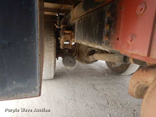 image for item GD9134 1998 International 4900 service truck