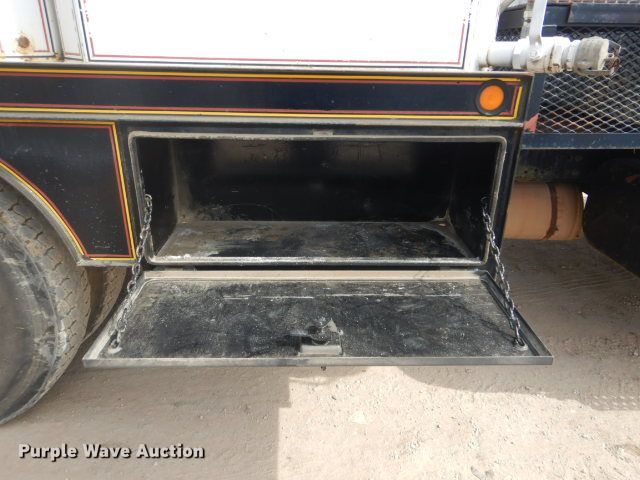 image for item GD9134 1998 International 4900 service truck