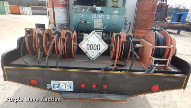 image for item GD9134 1998 International 4900 service truck