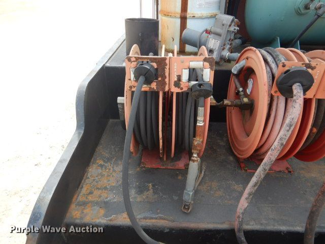 image for item GD9134 1998 International 4900 service truck