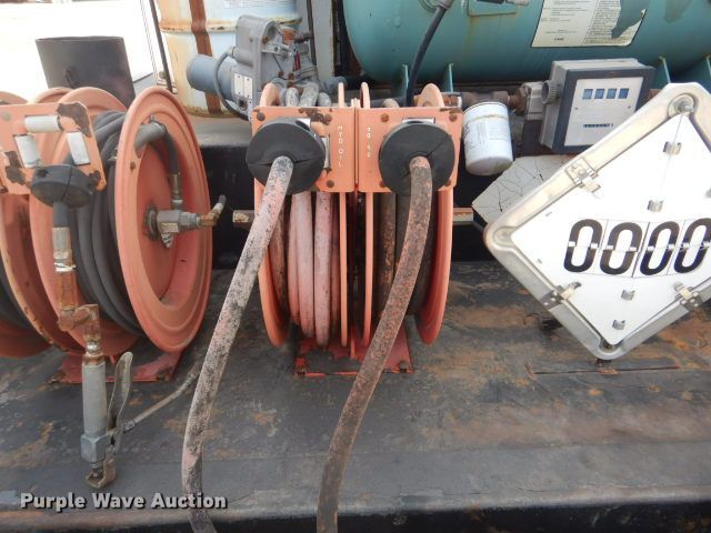 image for item GD9134 1998 International 4900 service truck