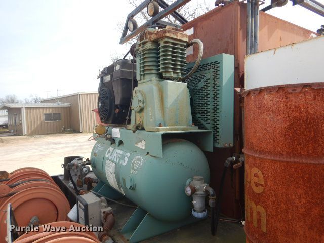 image for item GD9134 1998 International 4900 service truck