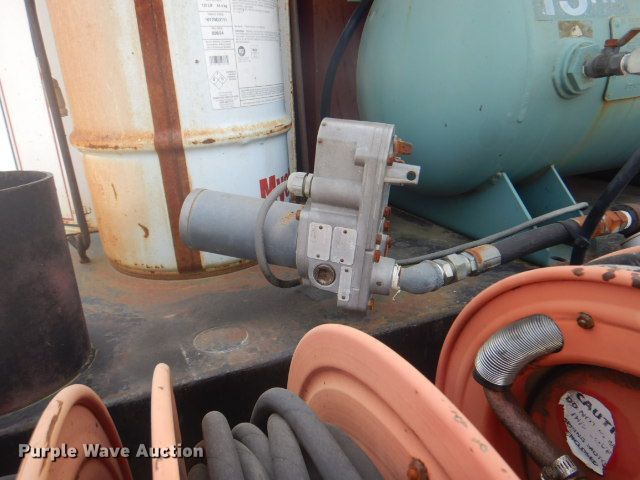 image for item GD9134 1998 International 4900 service truck