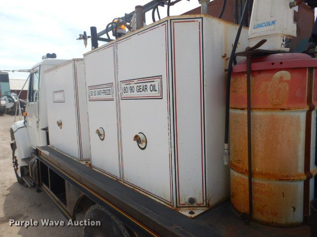 image for item GD9134 1998 International 4900 service truck