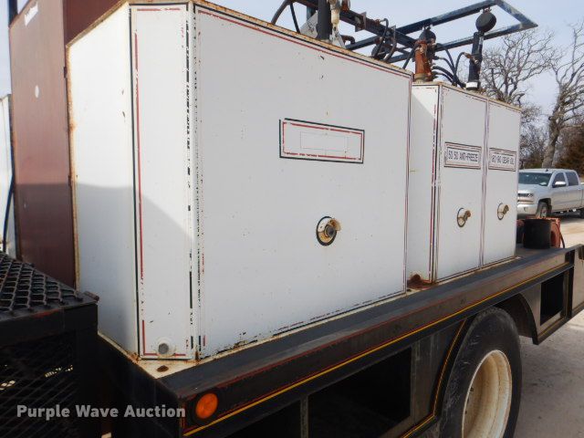 image for item GD9134 1998 International 4900 service truck