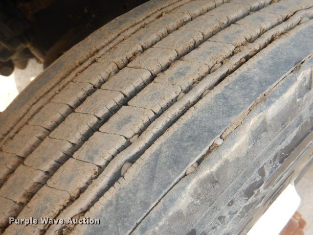 image for item GD9134 1998 International 4900 service truck