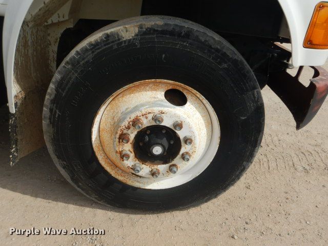 image for item GD9134 1998 International 4900 service truck