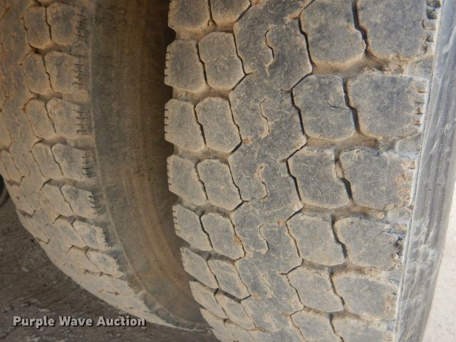 image for item GD9134 1998 International 4900 service truck