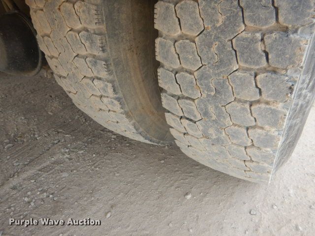 image for item GD9134 1998 International 4900 service truck