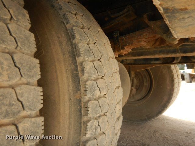 image for item GD9134 1998 International 4900 service truck