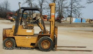 image for item GD9135 Caterpillar V80 forklift